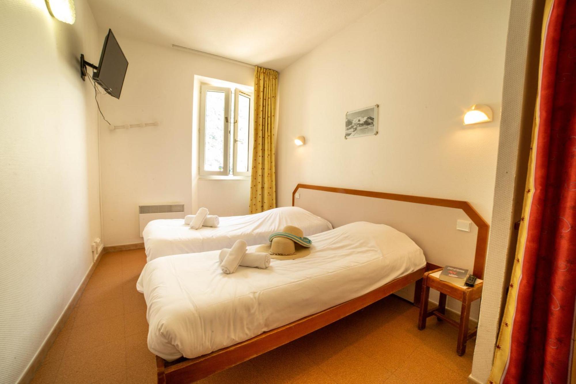 Le Rabuons Hotel Saint-Etienne-de-Tinee Exterior photo